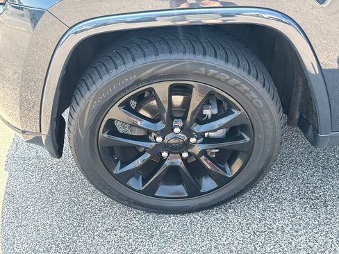 Used 2018 Jeep Grand Cherokee Altitude AWD/4WD image 42