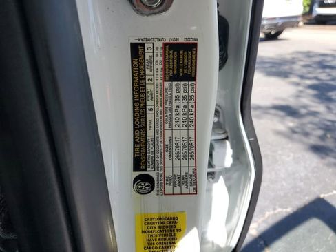 Used 2024 Nissan Frontier SV w/ Hardbody Edition image 32