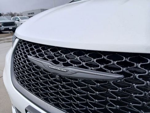 New 2026 Chrysler Pacifica Select image 30