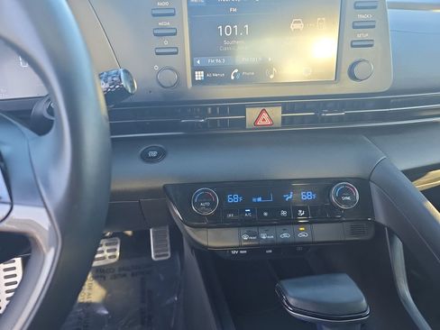 Used 2025 Hyundai Elantra Sport FWD image 12