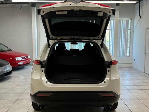 Used 2021 Toyota Venza LE image 21