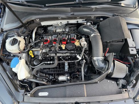 Used 2017 Volkswagen Golf R 4-Door image 17