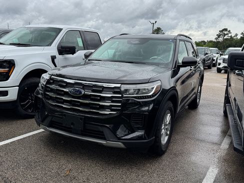 New 2026 Ford Explorer Active RWD image 6
