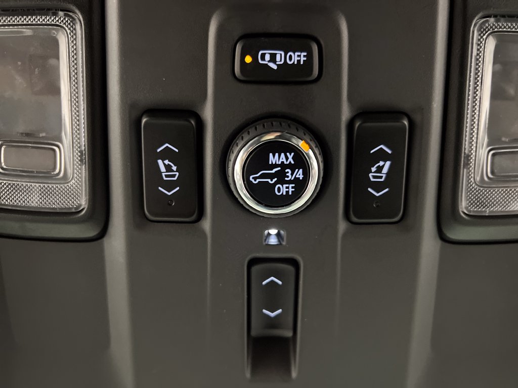 Used 2025 GMC Yukon XL Denali RWD image 70