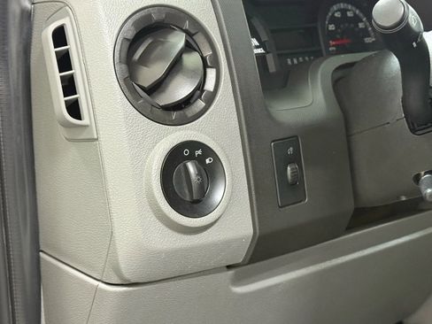 Used 2014 Ford E-150 and Econoline 150 Extended image 20