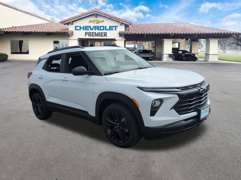 New 2026 Chevrolet TrailBlazer LT w/ Midnight Edition FWD image 2