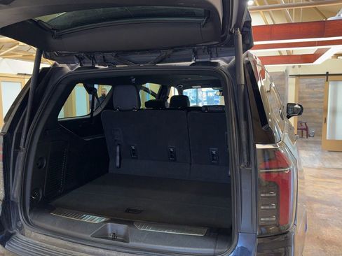 Used 2025 Chevrolet Suburban Z71 image 18