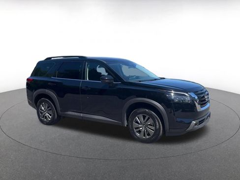 Used 2025 Nissan Pathfinder SV FWD image 2