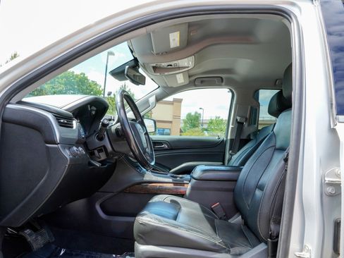 Used 2019 Chevrolet Suburban LT AWD/4WD image 10