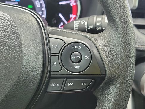 Used 2025 Toyota RAV4 XLE FWD image 25