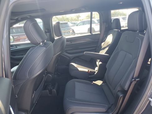 Used 2025 Jeep Grand Cherokee L Laredo RWD image 9