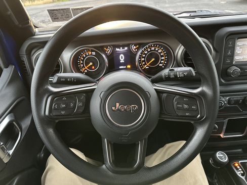 Used 2018 Jeep Wrangler Unlimited Sport image 17