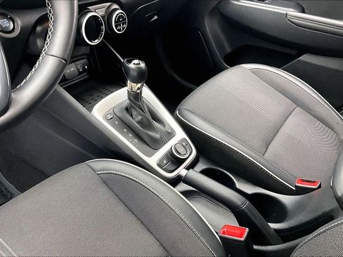 Used 2024 Hyundai Venue Limited FWD image 15