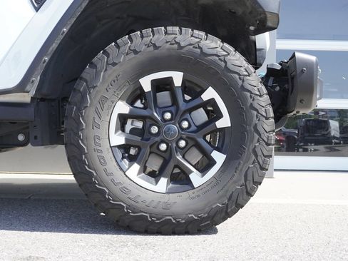 Used 2024 Jeep Wrangler Unlimited Rubicon 4xe AWD/4WD image 33