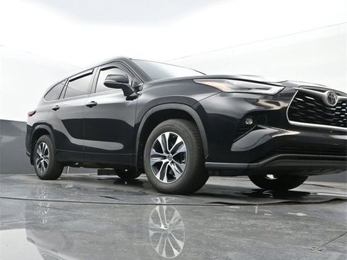 Used 2024 Toyota Highlander XLE image 26