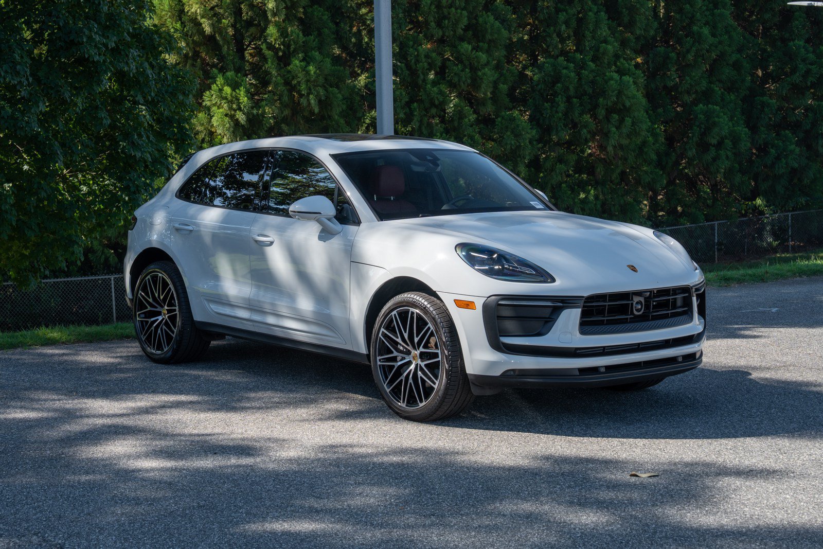 Certified 2026 Porsche Macan AWD/4WD image 9