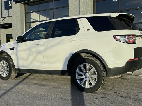 Used 2019 Land Rover Discovery Sport SE image 4
