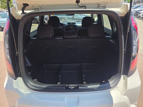Used 2016 Kia Soul + w/ Soulful Package FWD image 17
