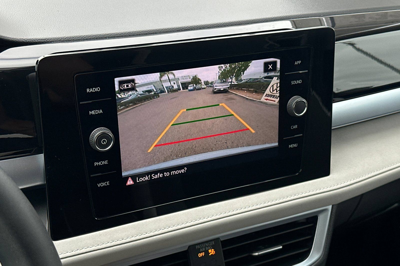 Used 2025 Volkswagen Taos SE FWD image 19