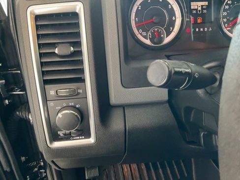 Used 2019 RAM 1500 Classic SLT image 7