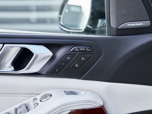 Used 2024 BMW ALPINA XB7 ALPINA XB7 image 36