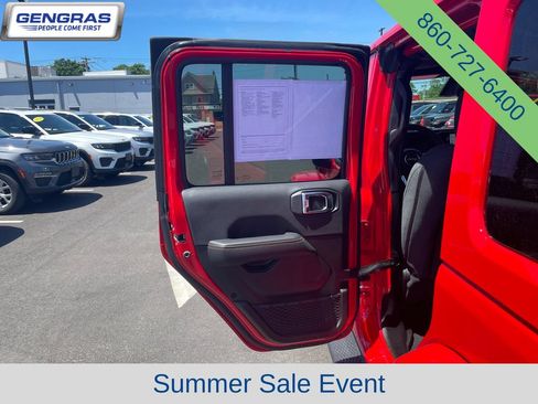 Used 2025 Jeep Wrangler Unlimited Sahara AWD/4WD image 30
