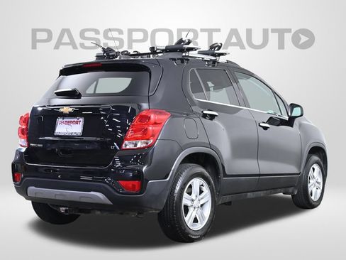 Used 2020 Chevrolet Trax LT w/ Sun & Sound Package AWD/4WD image 8