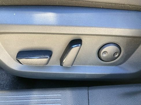 Used 2025 Nissan Rogue SV image 33