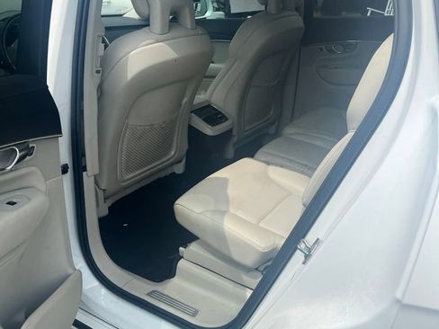 Used 2020 Volvo XC90 T5 Momentum w/ Protection Package Premier FWD image 10