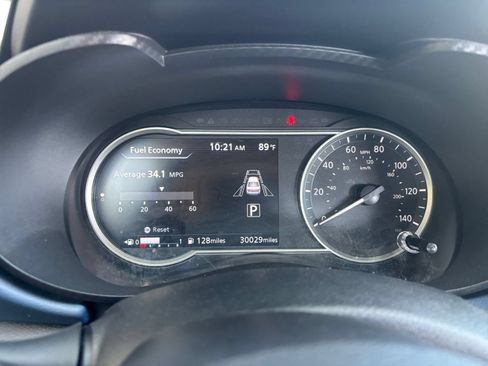 Used 2025 Nissan Versa SV FWD image 40