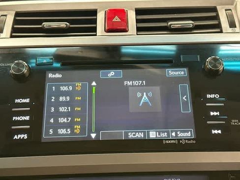 Used 2017 Subaru Outback 2.5i Premium AWD/4WD image 11