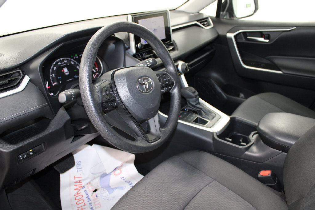 Used 2025 Toyota RAV4 XLE AWD/4WD image 14