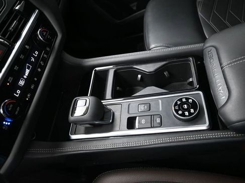 Used 2023 Nissan Pathfinder Platinum image 25