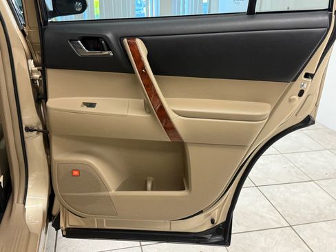 Used 2013 Toyota Highlander Limited image 21