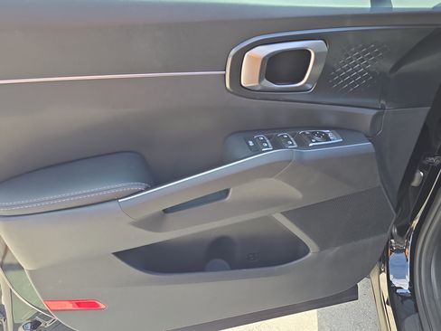Certified 2023 Kia Sorento LX FWD image 17