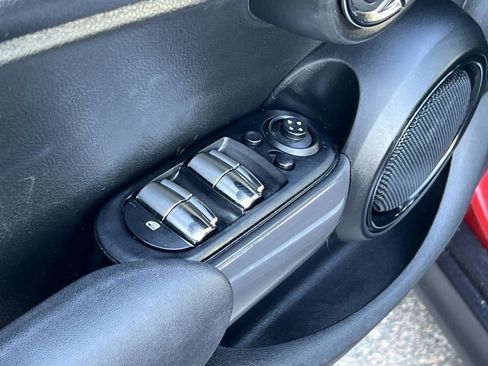 Used 2015 MINI Cooper 4-Door Hardtop image 12