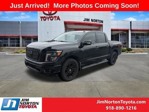 Used 2018 Nissan Titan SV w/ SV Convenience Package AWD/4WD image 1