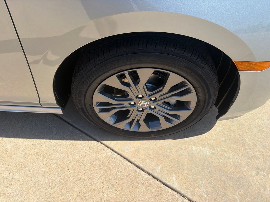 New 2026 Honda Odyssey Touring image 14