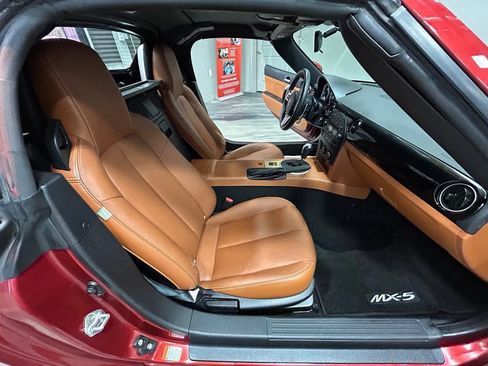 Used 2007 MAZDA MX-5 Miata Grand Touring RWD image 38