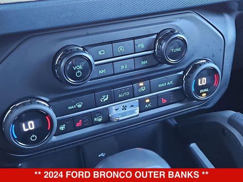 Used 2024 Ford Bronco Outer Banks AWD/4WD image 29