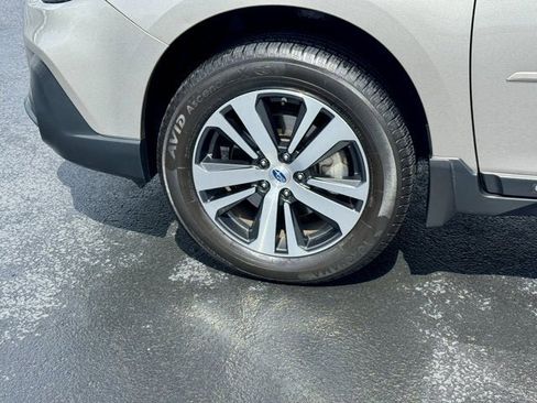 Used 2018 Subaru Outback 2.5i Limited AWD/4WD image 8
