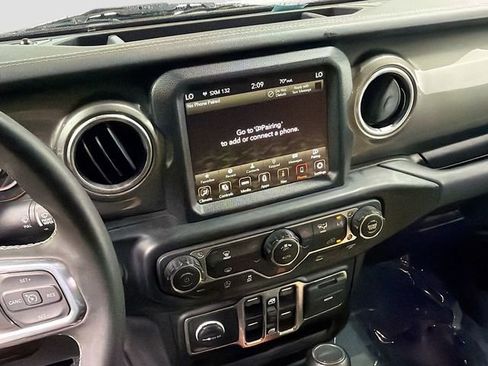 Used 2023 Jeep Gladiator Overland image 27