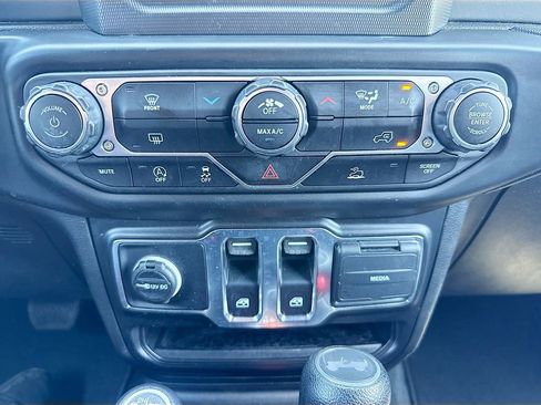 Used 2022 Jeep Wrangler Sport AWD/4WD image 17