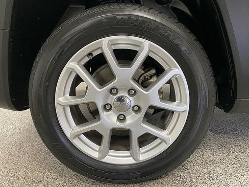 Used 2020 Jeep Renegade Latitude image 25