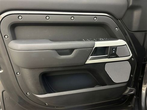 Used 2024 Land Rover Defender 130 S image 16