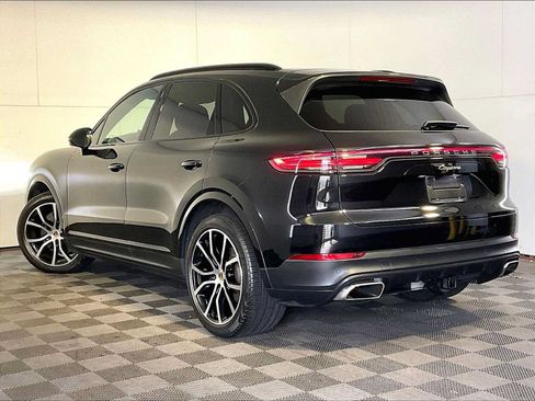 Certified 2023 Porsche Cayenne AWD/4WD image 3
