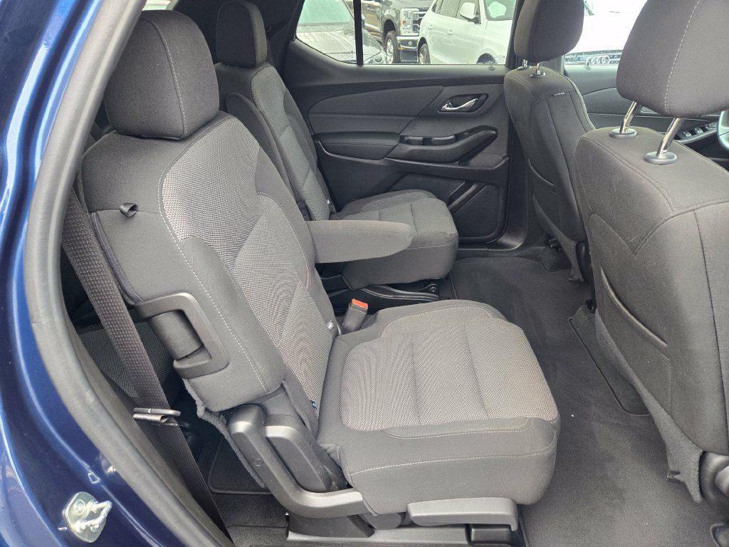 Used 2023 Chevrolet Traverse LT FWD image 16
