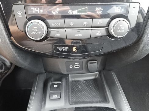 Used 2019 Nissan Rogue SL w/ Premium Package AWD/4WD image 10