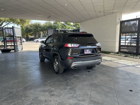 Used 2022 Jeep Cherokee Limited image 4