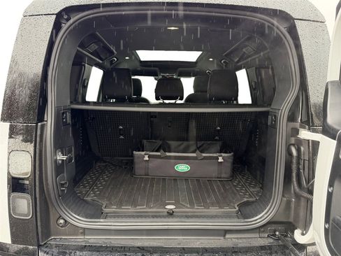 New 2026 Land Rover Defender 110 X-Dynamic SE image 25